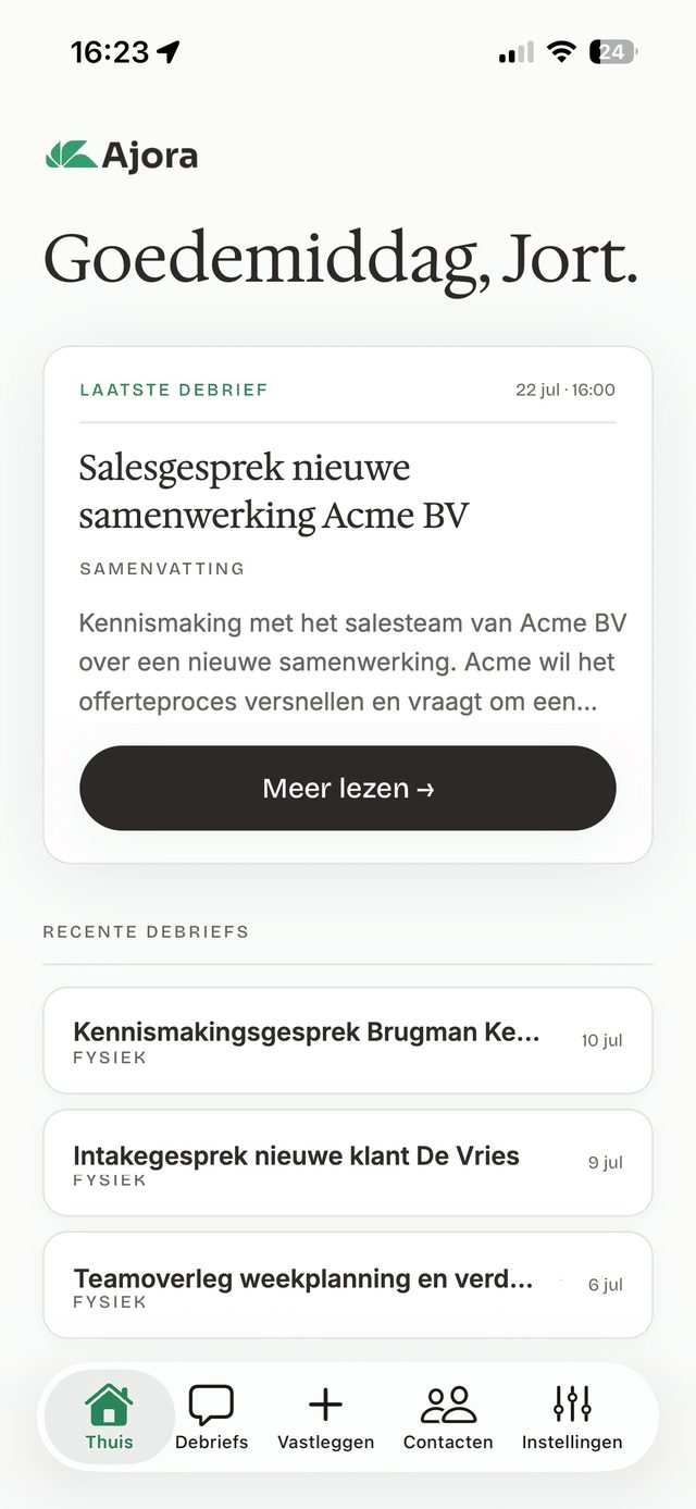 Het thuisscherm van de Ajora-app met de laatste debrief