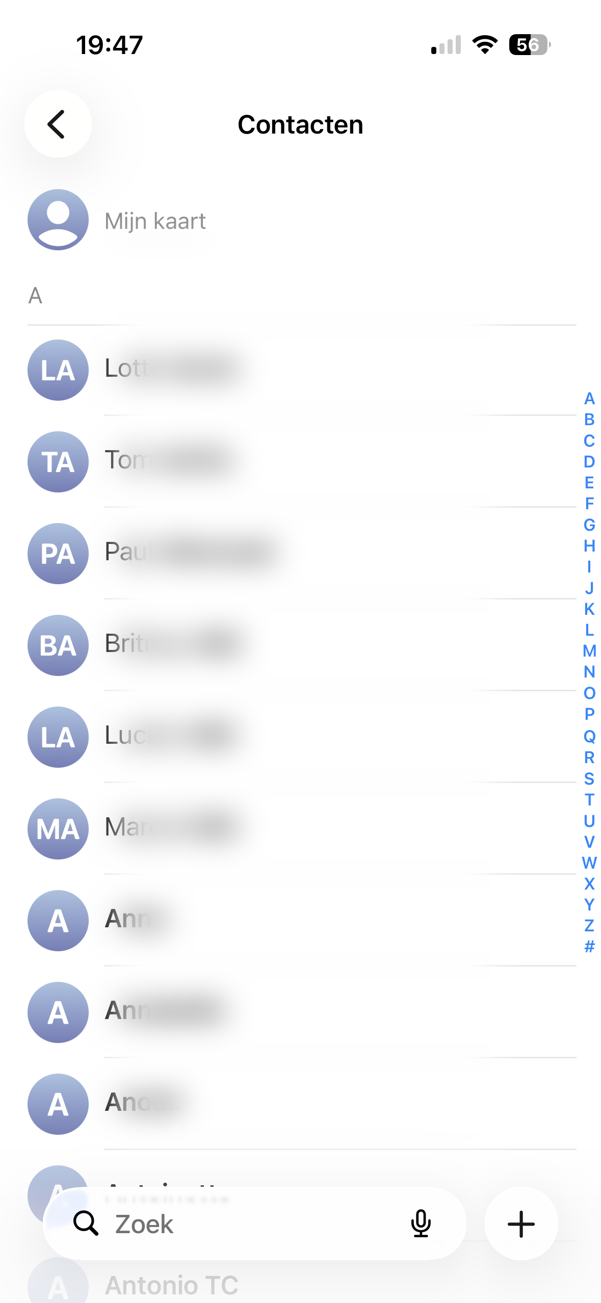 Contactenlijst met plusje om een nieuw contact toe te voegen